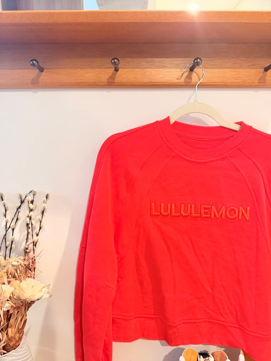 Red lululemon wordmark cropped crewneck