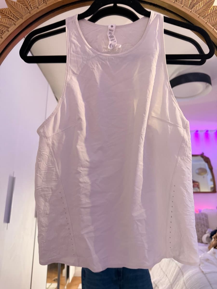 Lightweight Stretch Running Tank Top in In-Sense Emboss Mini Bone