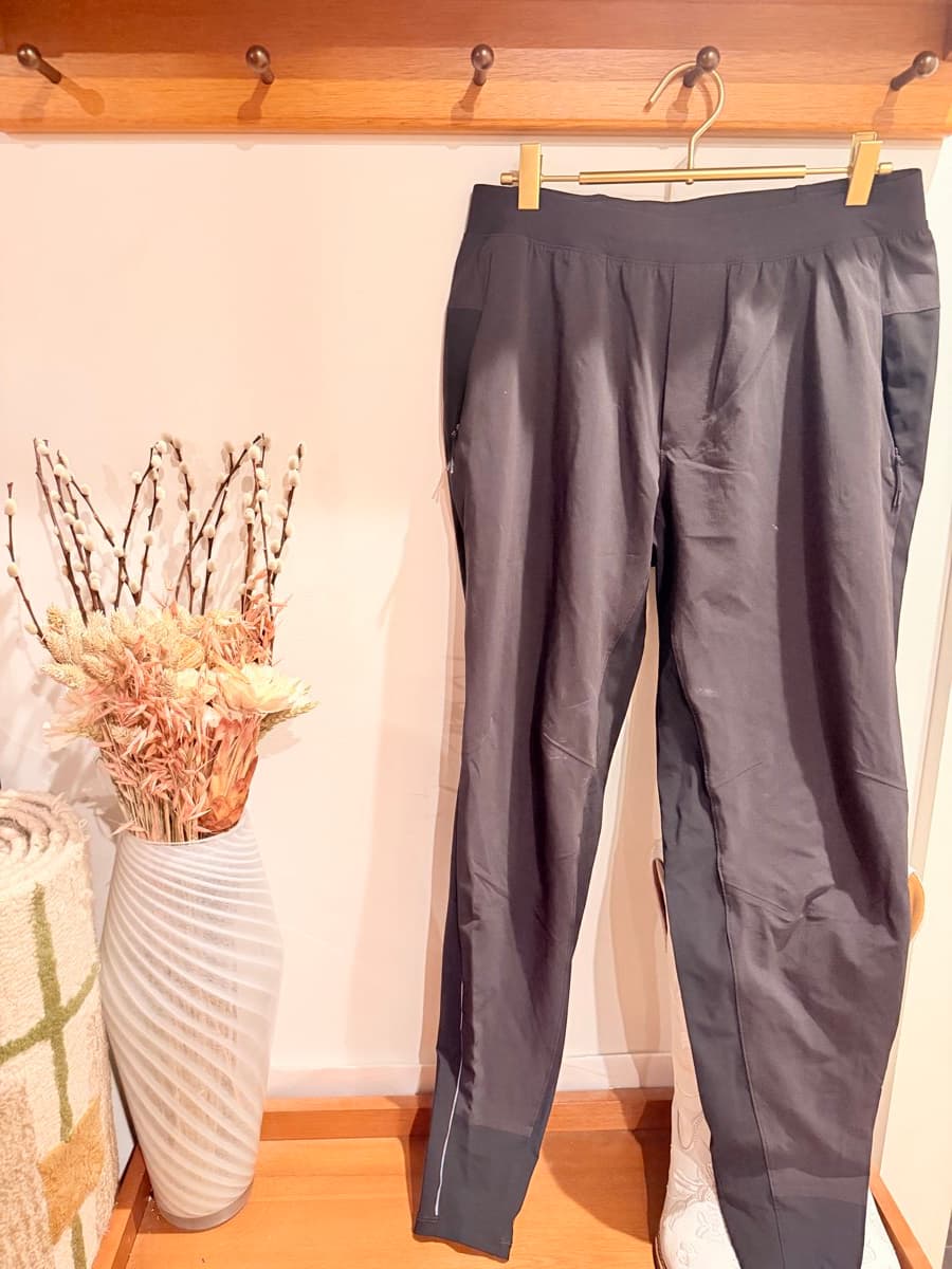 Men's Surge Jogger in Black