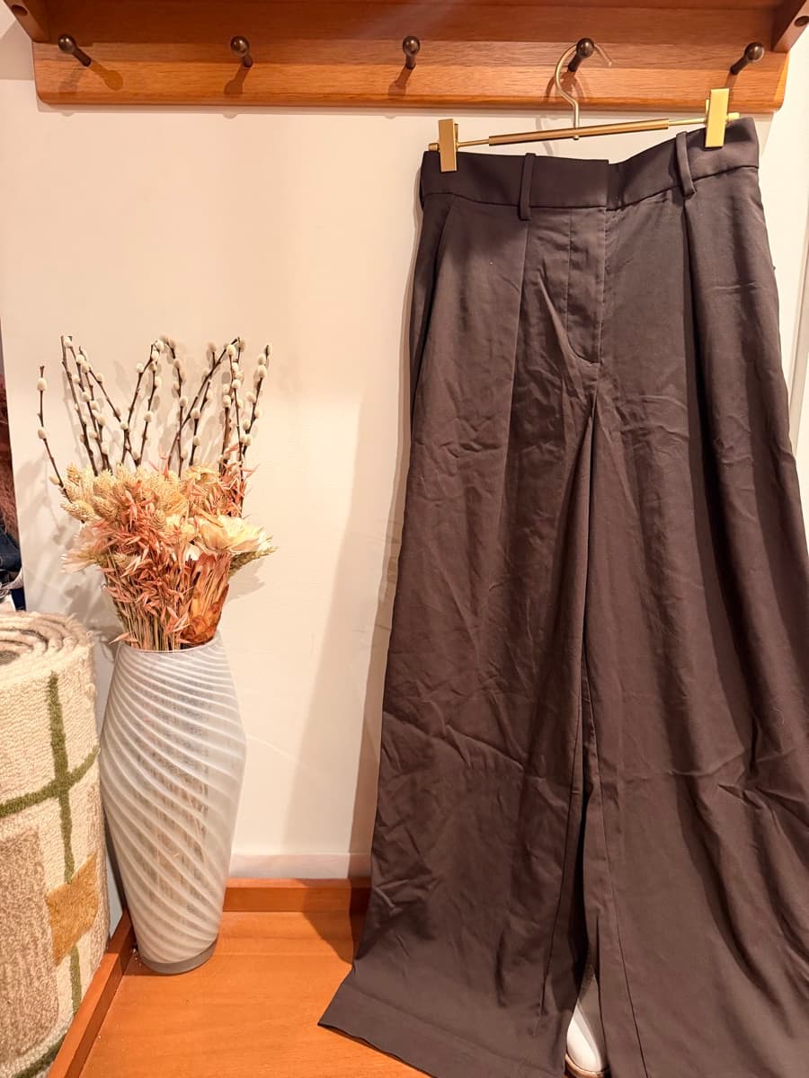 Pleat-Front High-Rise Trouser Regular in Espresso