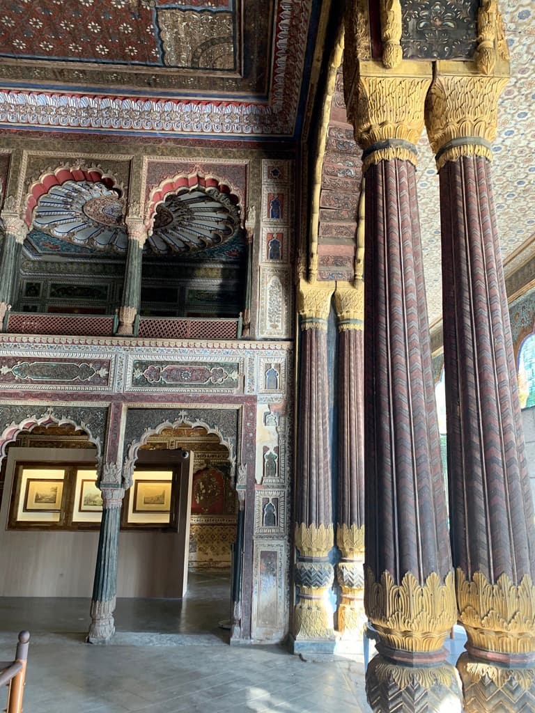 Fluted Columns with Gold Acanthus Capitals and Fan Arch Gallery